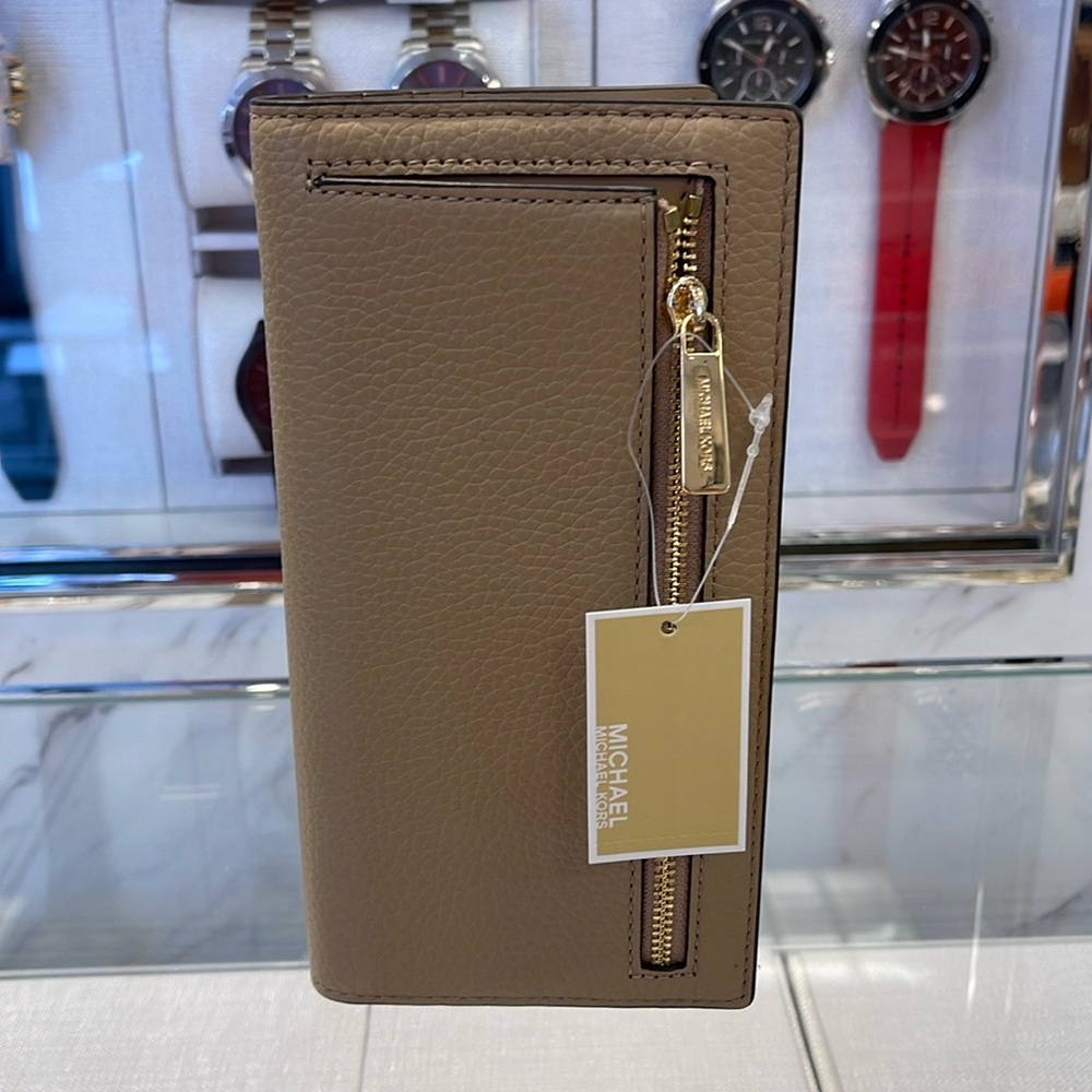 Michael Kors Reed Large Bifold Pebbled Leather Snap Wallet Card Case 
Camel 
NWT - Picture 15 of 16